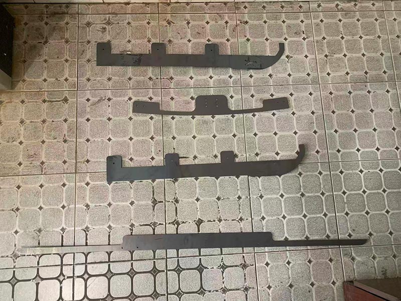 A Zunhua Shengjian Fanrong Machinery Parts Co., Ltd. önállóan új termékeket fejlesztett ki: szerszám- és fúrórácsokat ellensúlyos vasakhoz.