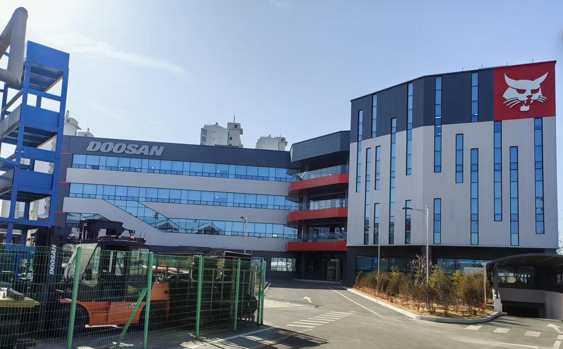 A cégvezetők küldöttsége meglátogatott egy kulcsfontosságú dél-koreai ügyfelet.